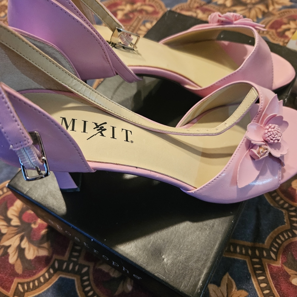 Ladies shoes